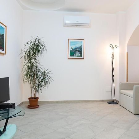 Casa Vacanza Rosy Di Guida Rosy Giungano Eksteriør billede